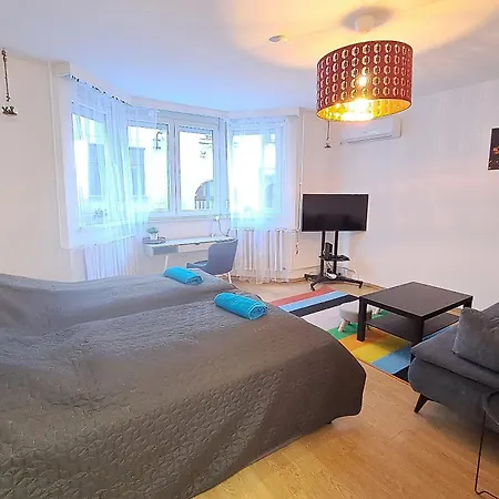 Walnut Flat Free Parking Apartment *